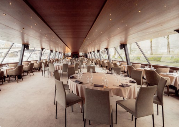 Le Zouave interior dining